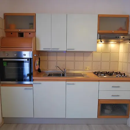 Arancio - Terrazza, Clima E Posto Auto Apartman